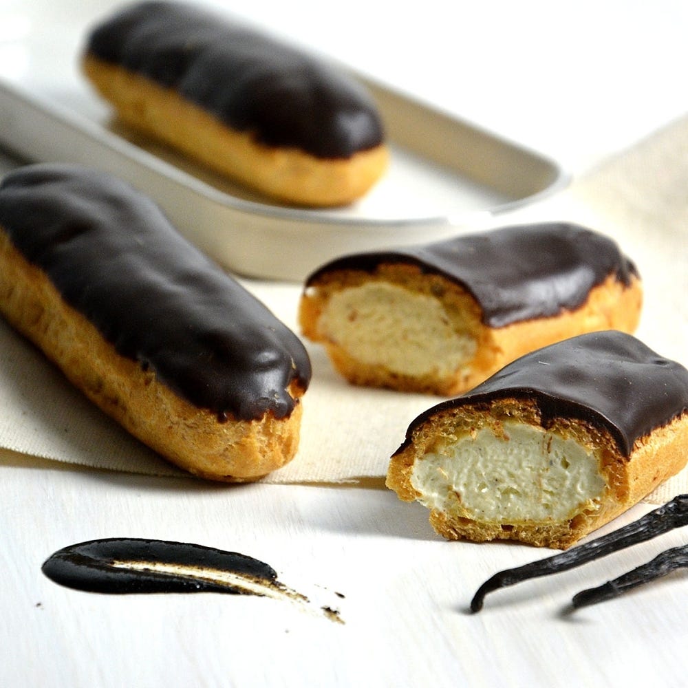 Classic Vanilla Cream Éclair